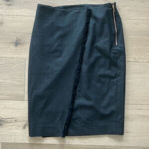 SUNDAY CLEAROUT!!! 
Kit and Ace Size 6 Skirt - Rose Gold Zipper